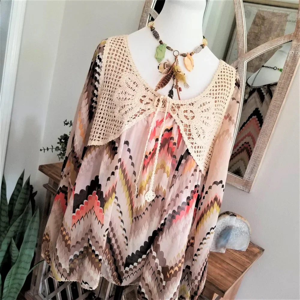 Umgee Brand Top Blouse Tan Brown Coral Chartreuse Multi Chevron Print Size 1XL - Picture 3 of 12